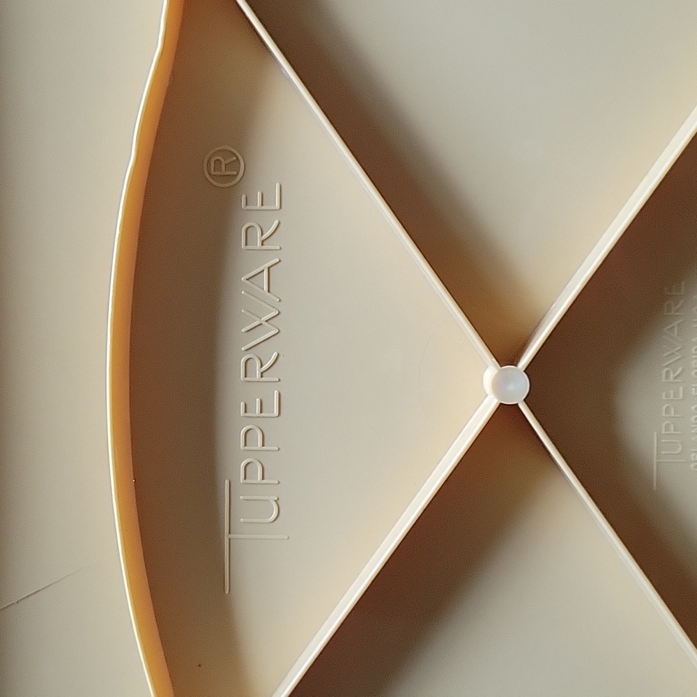 TUPPERWARE - Picture 3 of 3